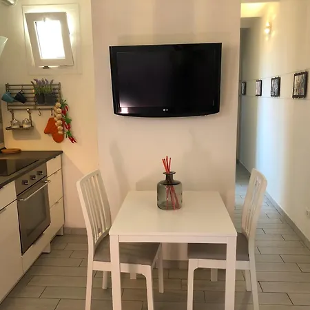 Via Emilia House - By Aydeshouse